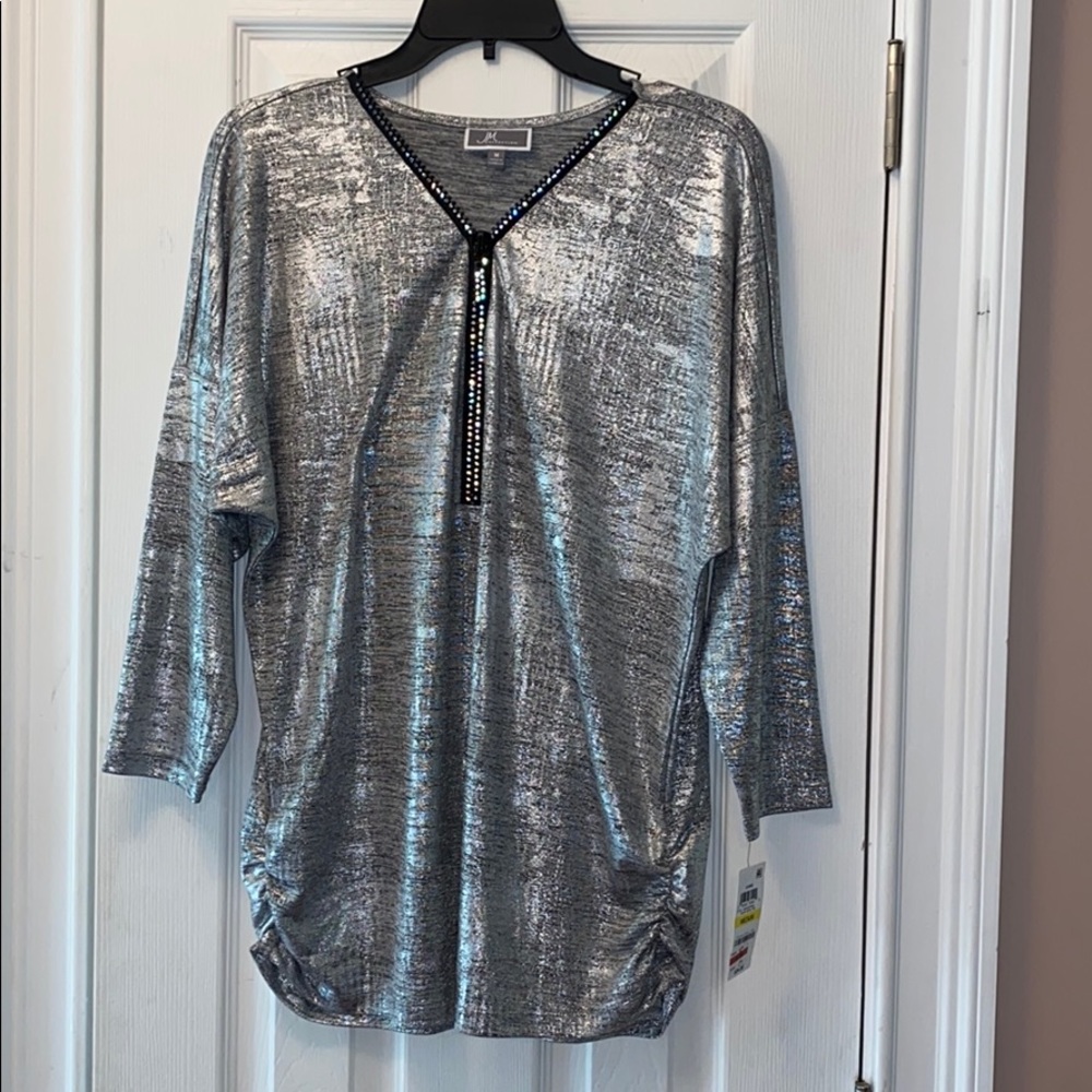 JM Collection Silver Metallic Top